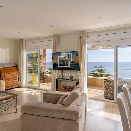 Incredible Renovated On The Waterfront *