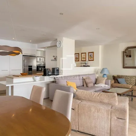 Incredible Renovated On The Waterfront *